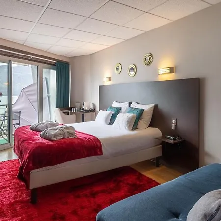 Du Poete Otel Tresserve